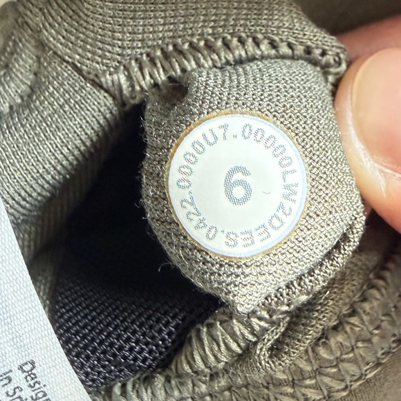 Lululemon Everlux High-Neck Train Bra - Picture 11 of 11